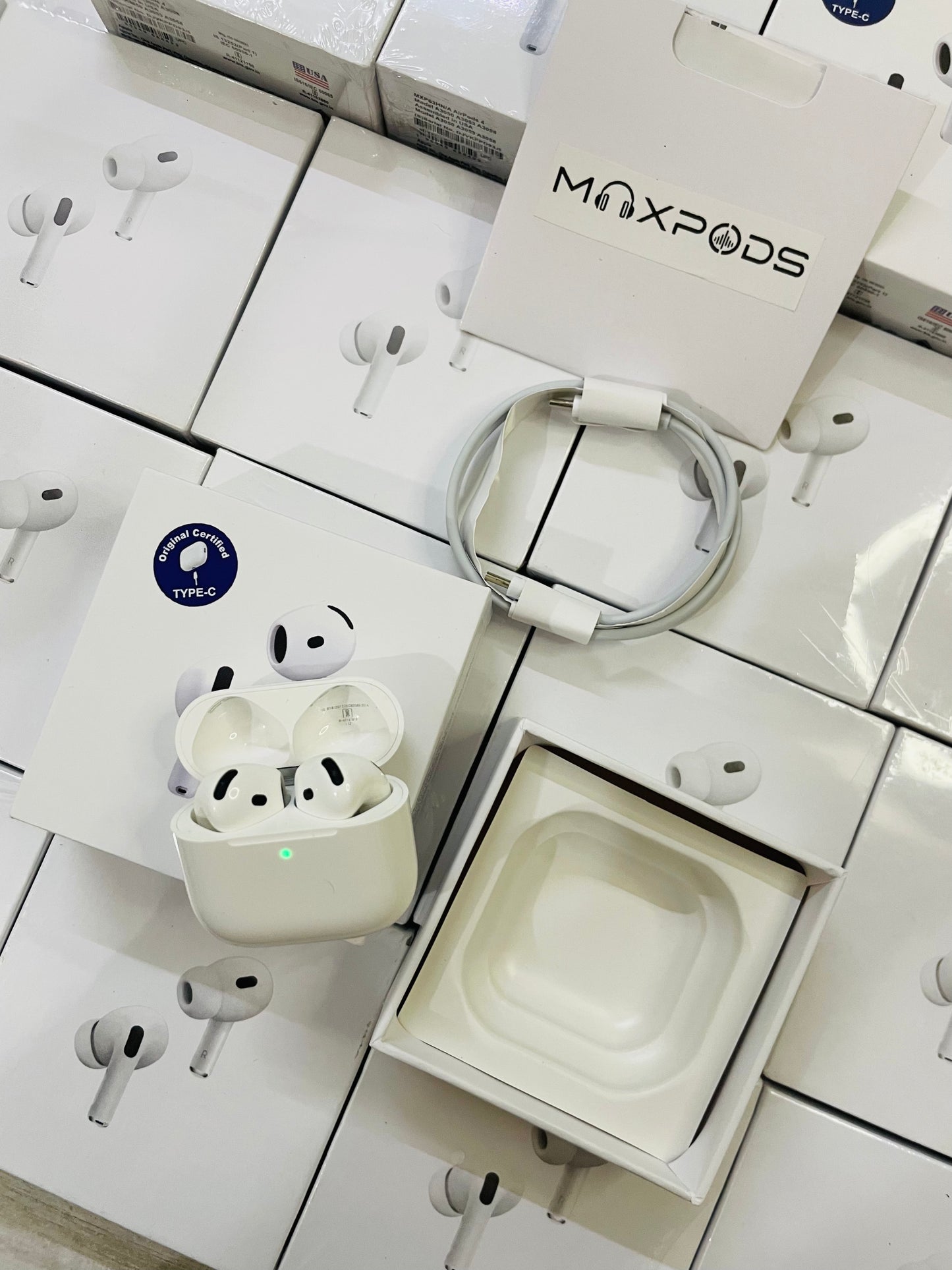Maxpods 4 with wireless charging (1 year warranty)