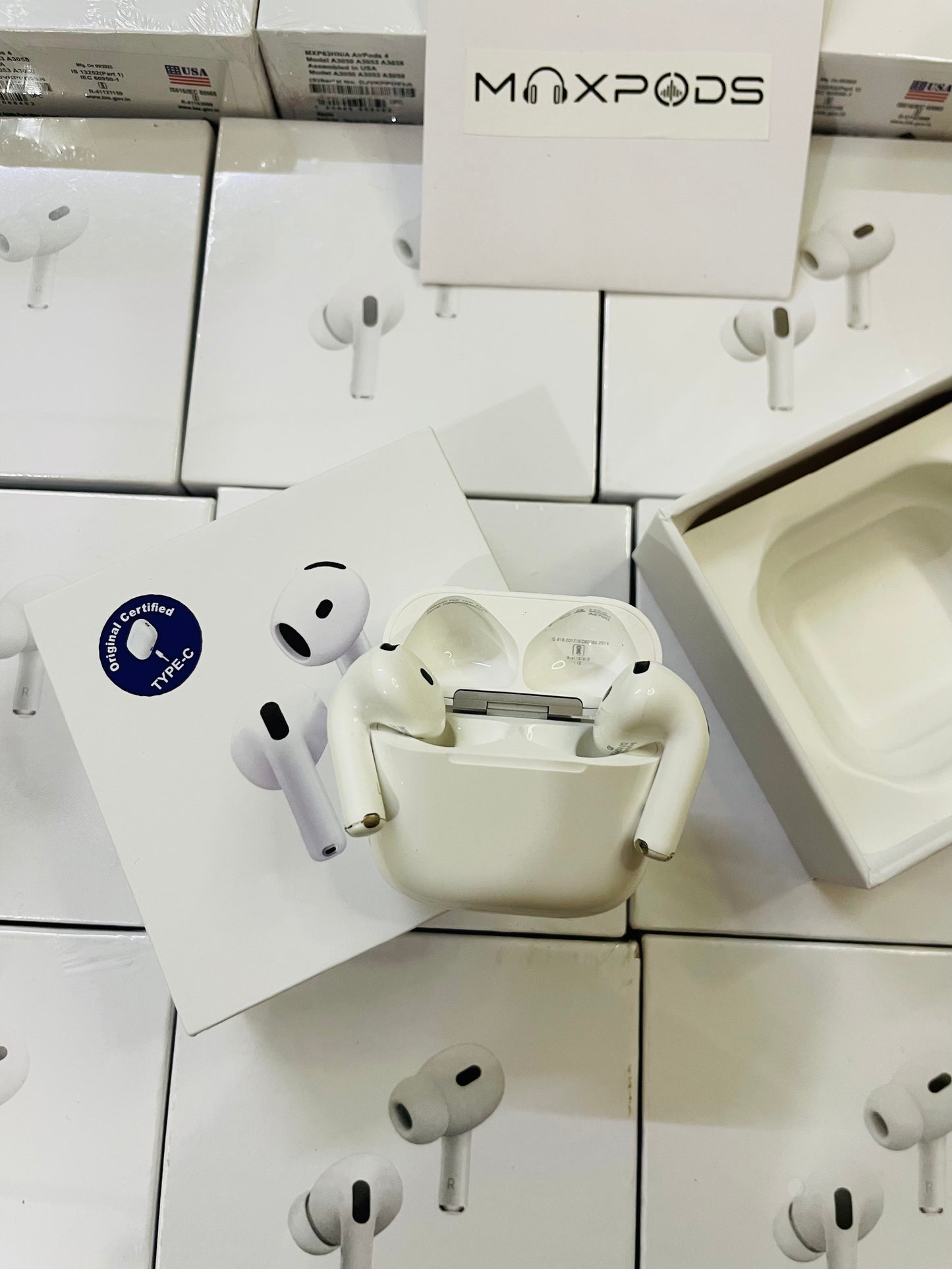 Maxpods 4 with wireless charging (1 year warranty)