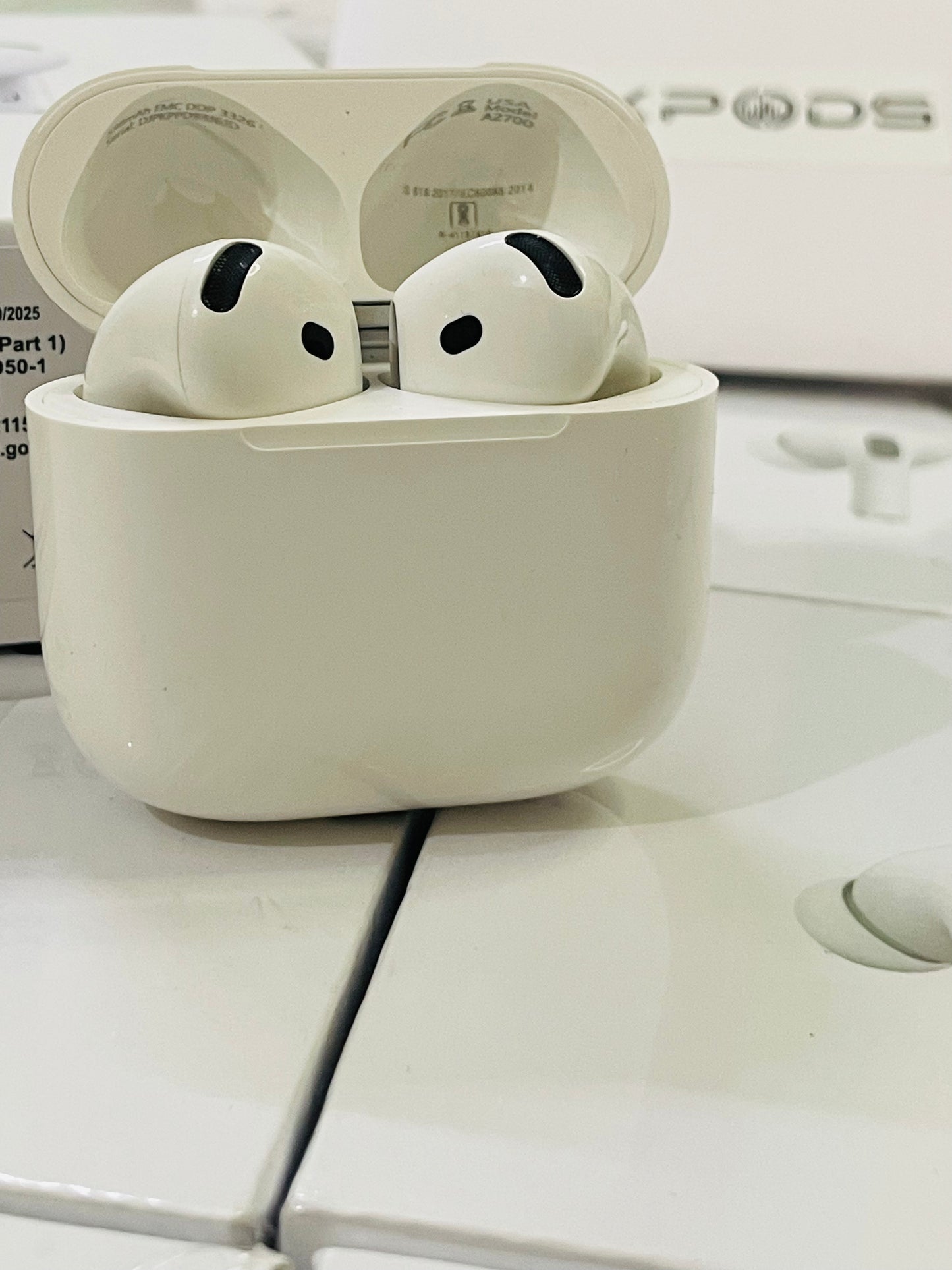 Maxpods 4 with wireless charging (1 year warranty)